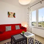 Amadrian شقة