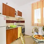 Amadrian شقة *