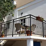 Amadrian شقة *