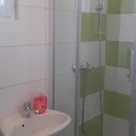 Amadrian شقة